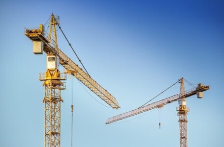 WHAT POSSIBLE HAZARDS CAN BE CAUSED BY A CRANE?