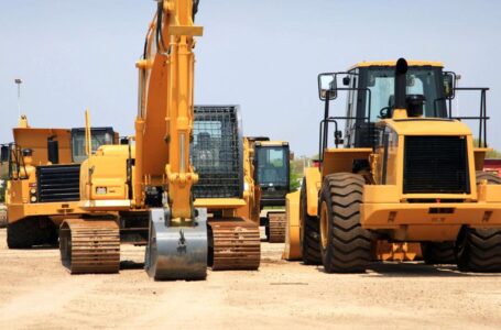 The Pros and Cons of Using Heavy Duty Equipment for Construction Projects